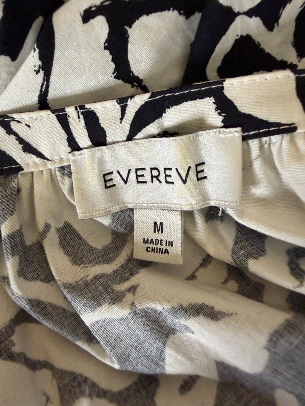Evereve Jordy Peasant Top Blouse Shirt Split Neck Floral Black White M - Picture 8 of 9
